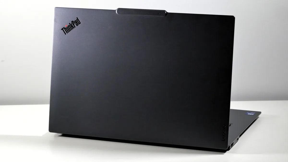 لپتاپ Lenovo ThinkPad X9 Aura Edition باز شده با صفحهنمایش روشن و طراحی حرفهای