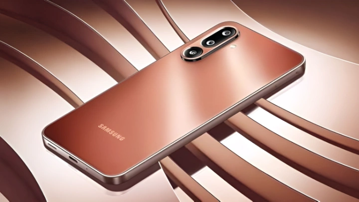 نمایی از ظرفیت باتری ۵۰۰۰ میلیآمپرساعتی گوشی Galaxy M36 سامسونگ
