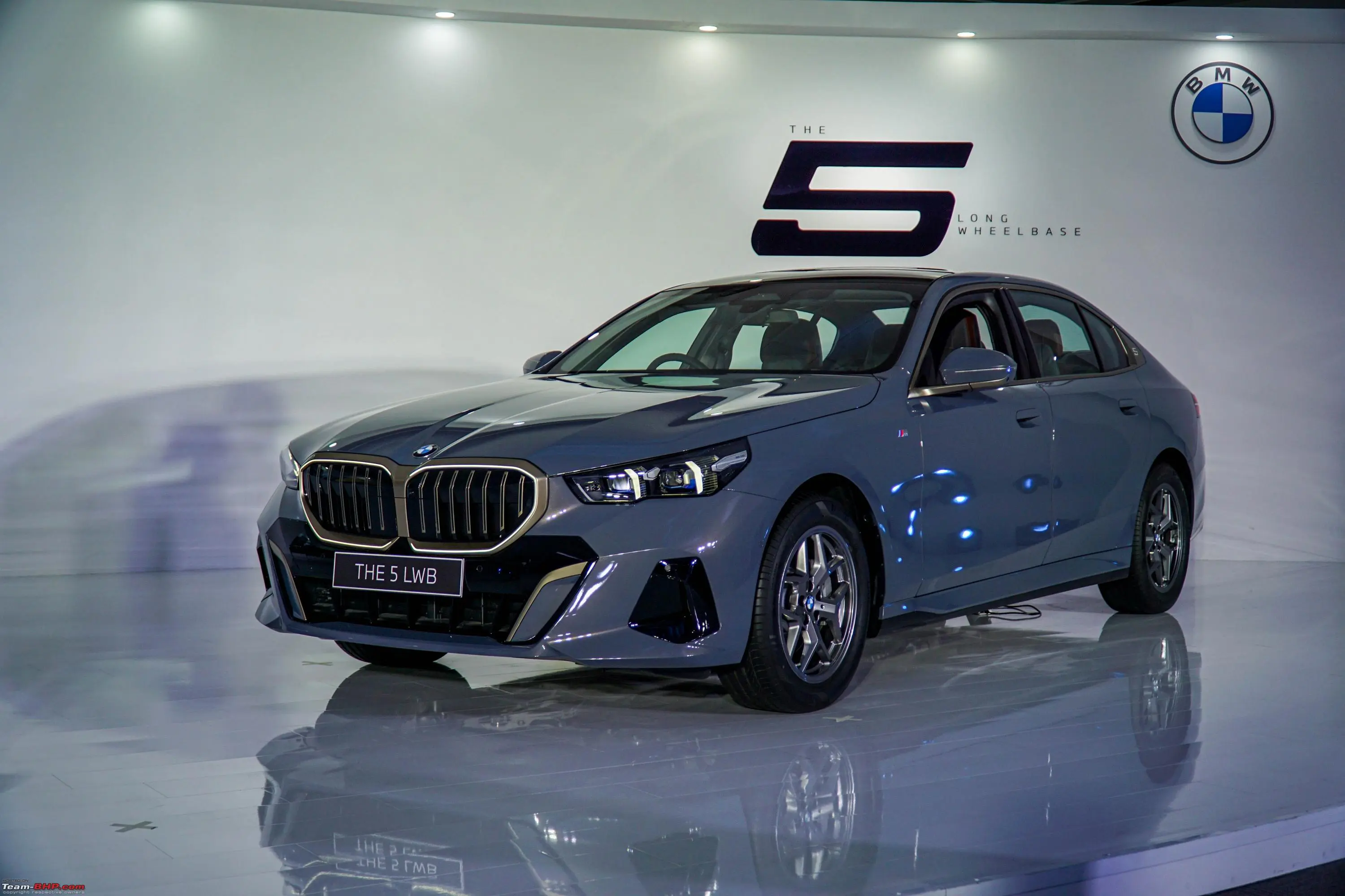 خودروی BMW 525Li
